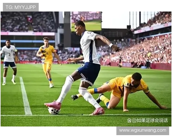 足球明星与路人共同踢球的趣味瞬间与感人故事分享