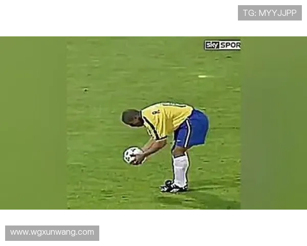 足球明星精彩瞬间刁钻射门技巧集锦尽显球场魅力与风采
