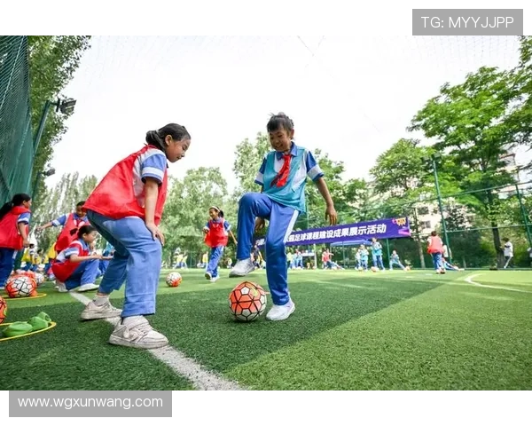 李丽的足球人生：从青涩少女到职业球员的成长之路
